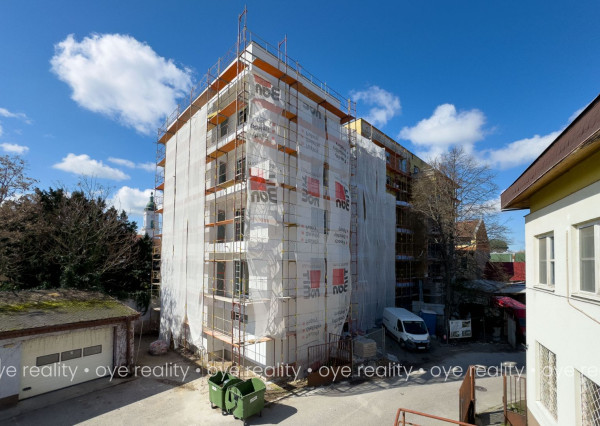 Akcia! Na predaj moderné a úsporné 3-izbové tehlové byty s loggiou v novostavbe v Komárne